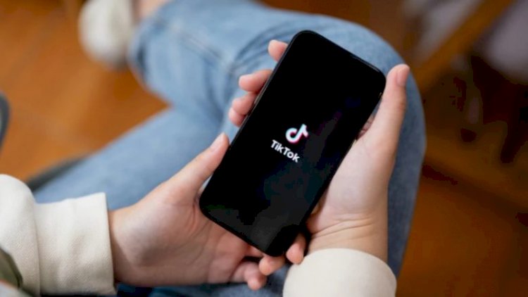 Për të qenë të qartë: TikTok dallon përmbajtjen e krijuar nga Inteligjenca Artificiale