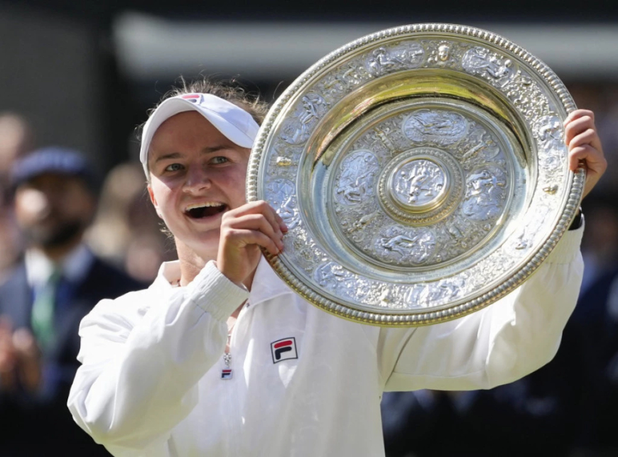 Barbora Krejcikova fitoi Wimbledonin pasi mposhti Jasmin Paolinin