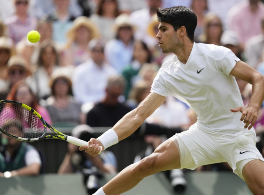 Alcaraz mbrojti kupën në Wimbledon me fitoren maksimale ndaj Gjokoviçit