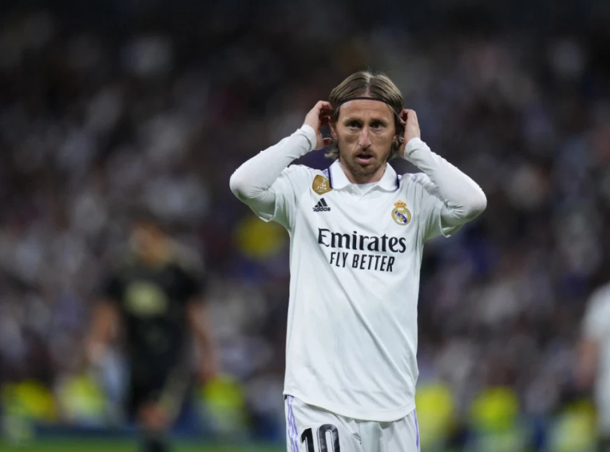 Futbollisti kroat Luka Modriq do të luajë edhe një sezon në Real Madrid