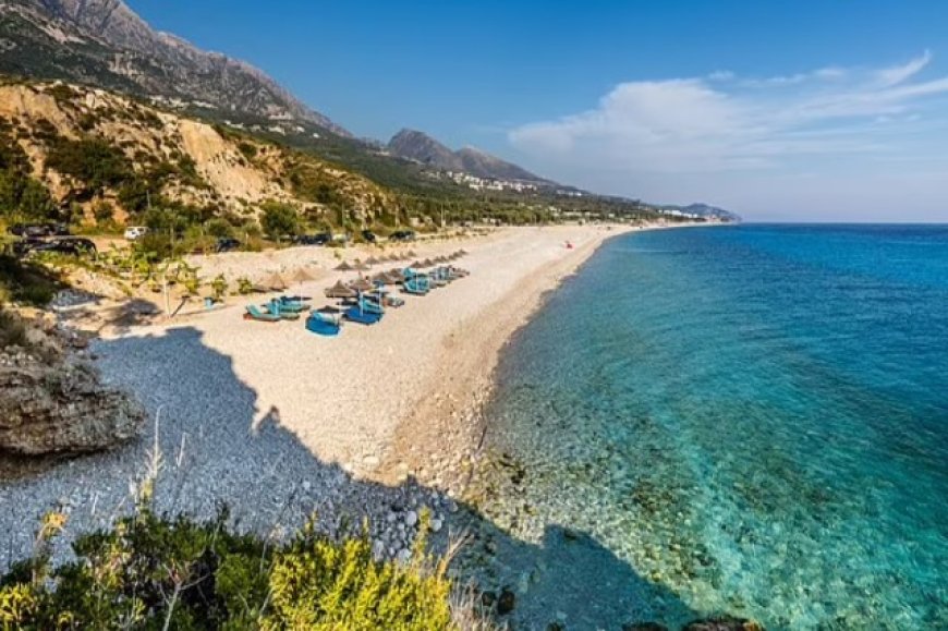 “Daily Mail”: Riviera shqiptare, destinacioni me plazhet e bruzta dhe ushqimin e shijshëm