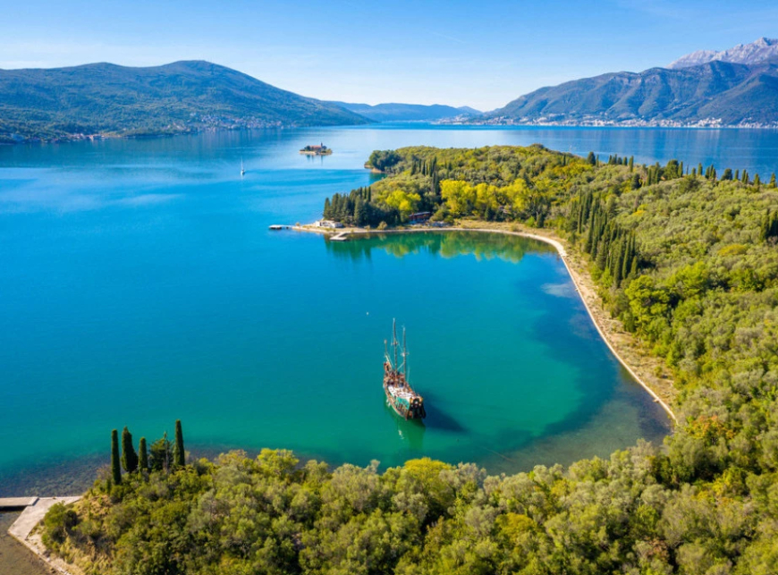 Itali: Deti Adriatik bëhet tropikisht i ngrohtë me temperatura rreth 30 gradë